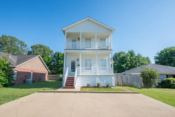 305 Clements, Starkville, MS 39759