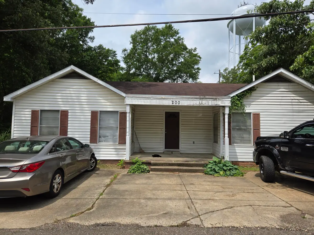 200 Lindbergh, Starkville, MS 39759 - #1