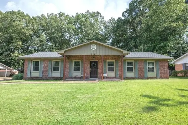 2101 Douglas Mcarthur, Starkville, MS 39759