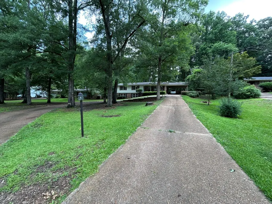 2308 Bluecutt, Columbus, MS 39705 - #2