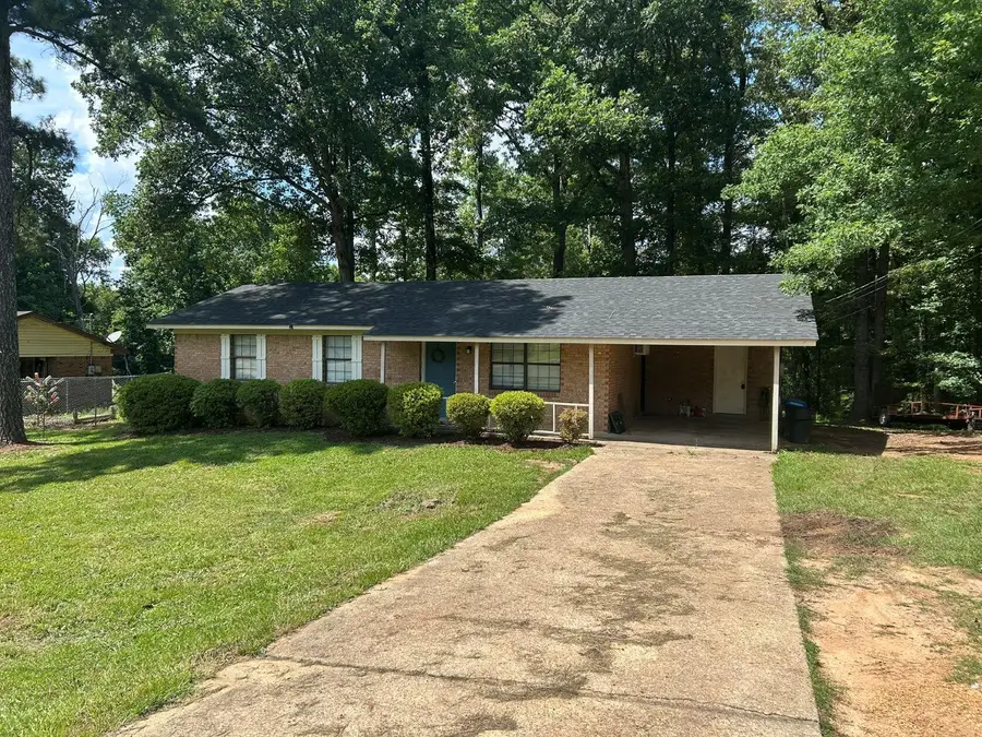 2731 Yorkville, Columbus, MS 39702 - #2