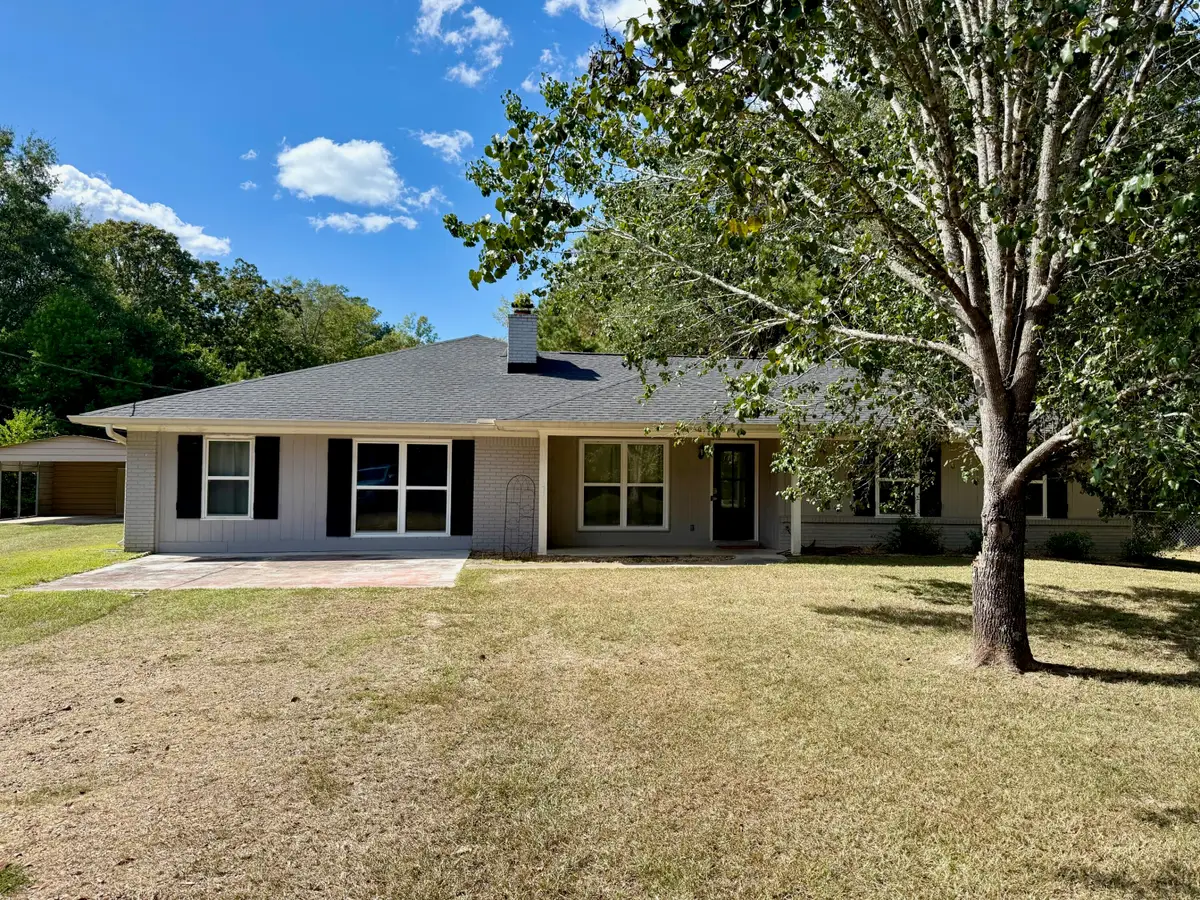 1097 Wolfe Rd, Columbus, MS 39705 - Image #1