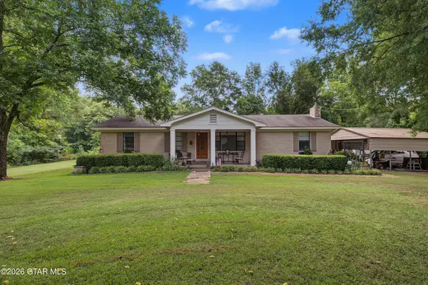 1152 Black Creek, Columbus, MS 39705