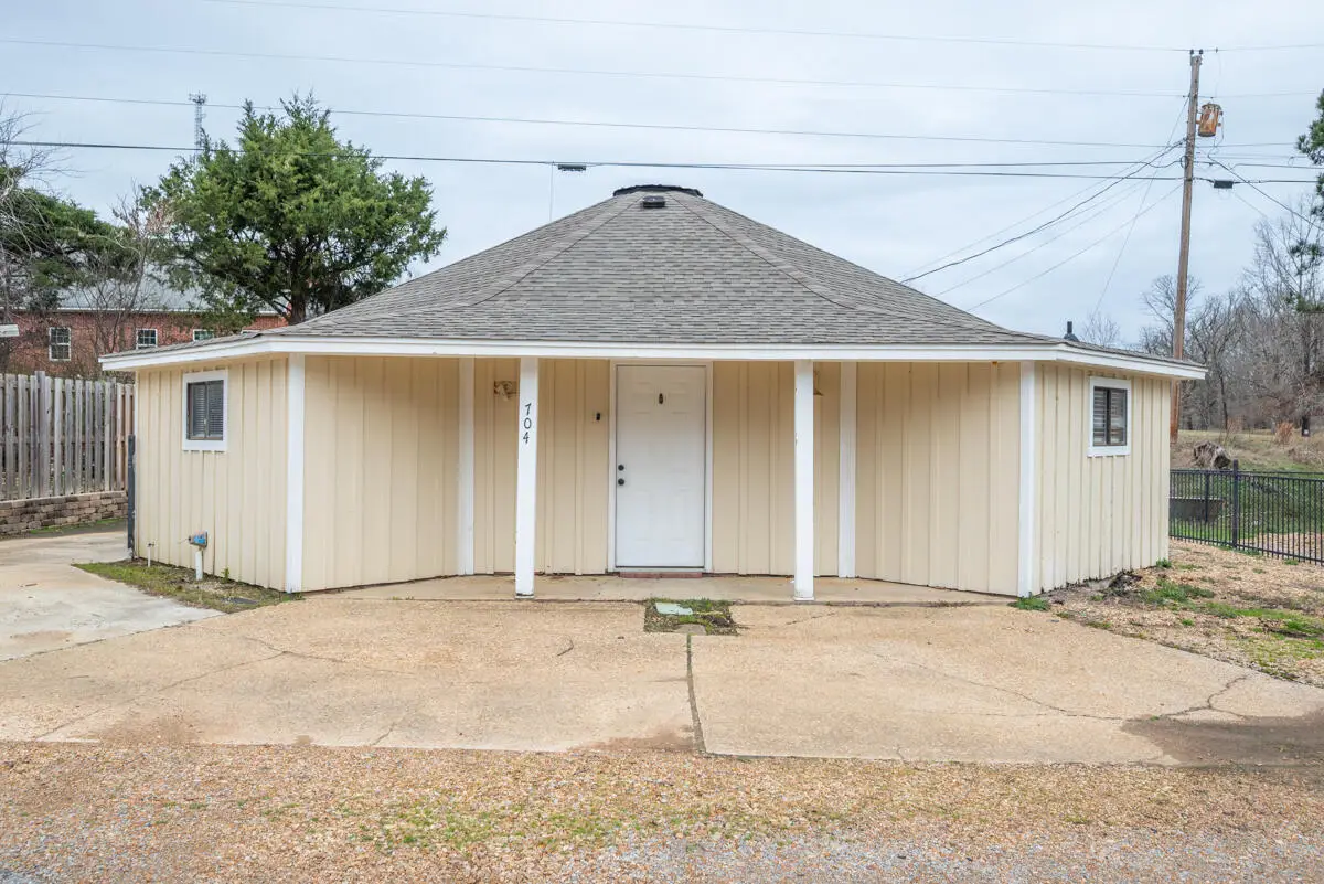 704 Roundhouse Rd, Starkville, MS 39759 - Image #1