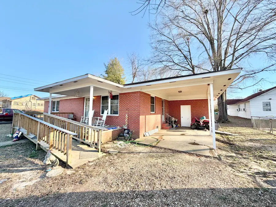 1038 Black St, Millport, AL 35576 - #2