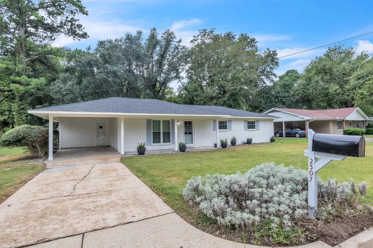 2307 Maple Dr, Starkville, MS 39759 - Image #1