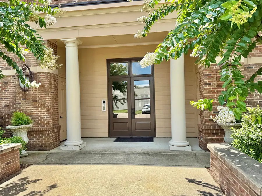 121 3rd Street South #unit 8, Columbus, MS 39701 - #3