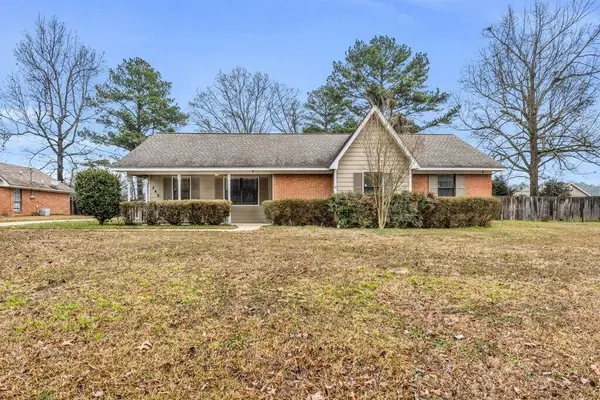 248 Lakeover Dr, Columbus, MS 39702