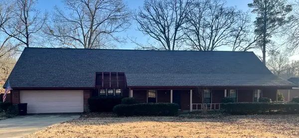 204 W Williamsburg Dr, Starkville, MS 39759