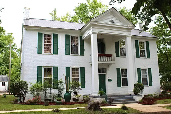 406 3rd St, Columbus, MS 39701