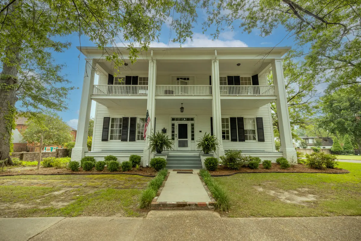 221 3rd St, Columbus, MS 39701 - #1