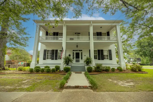 221 3rd St, Columbus, MS 39701