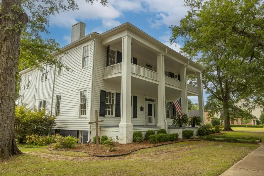 221 3rd St, Columbus, MS 39701 - #2