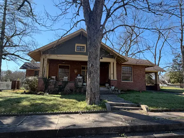 33 Court St, West Point, MS 39773