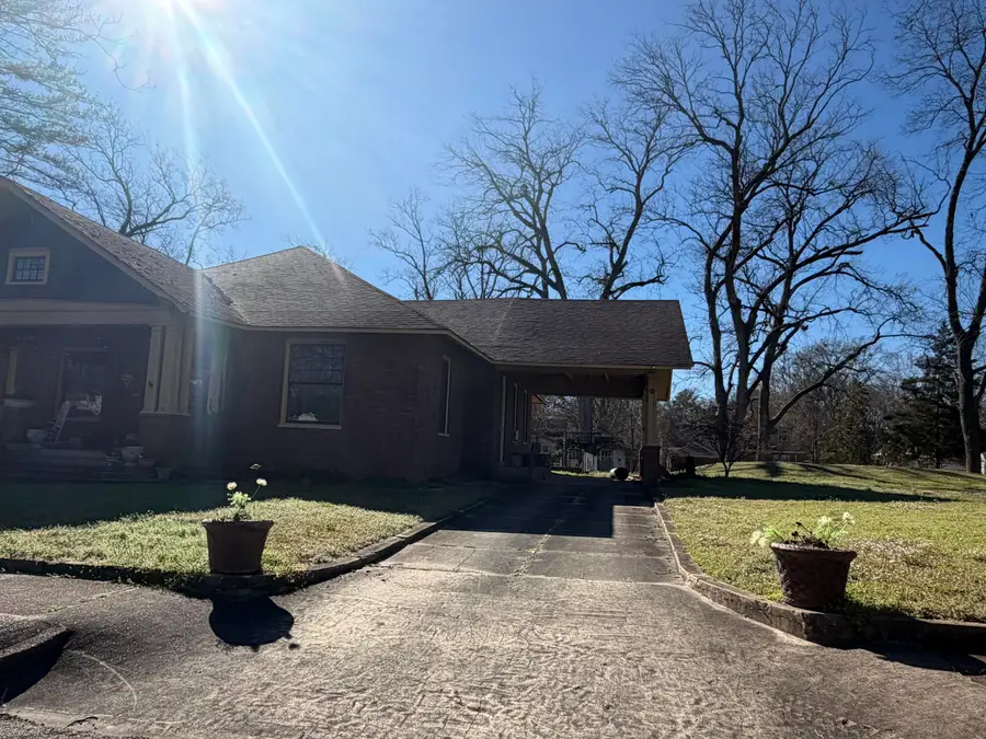 33 Court St, West Point, MS 39773 - #2