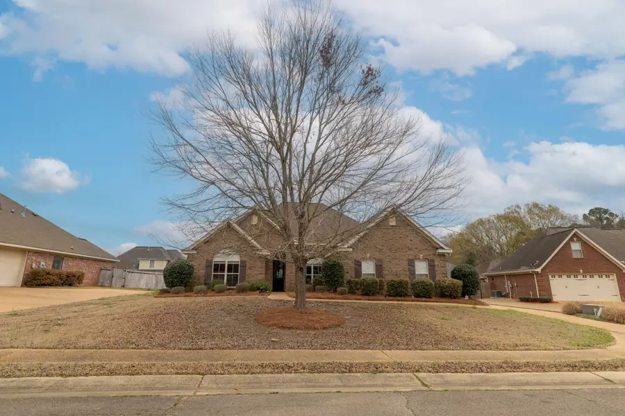 105 Laurel W Cv, Starkville, MS 39759 - #3