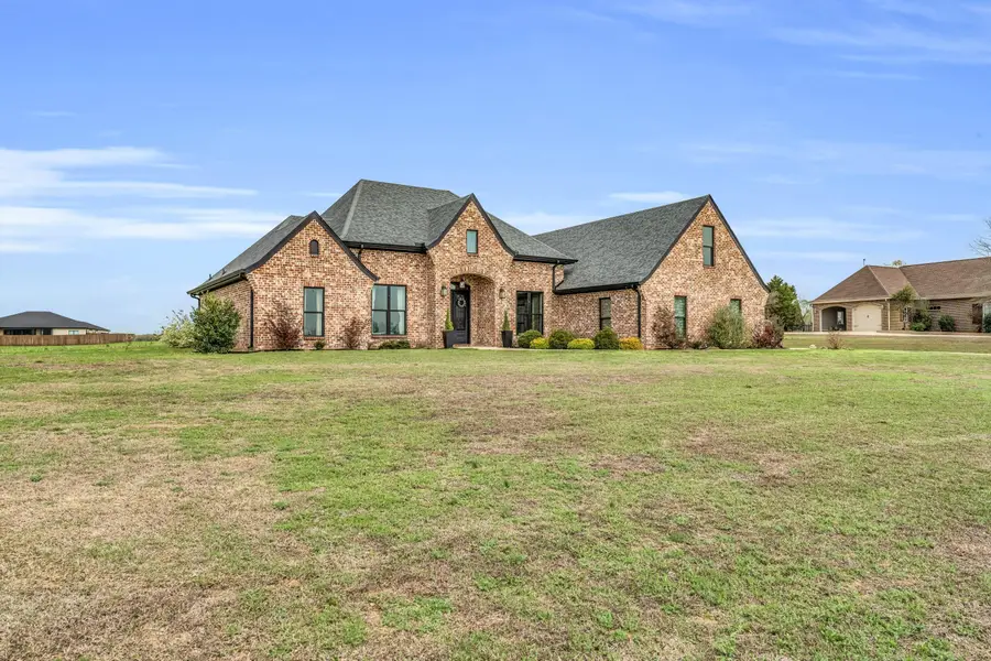 1004 Prairie Waters Dr, Columbus, MS 39701 - #2