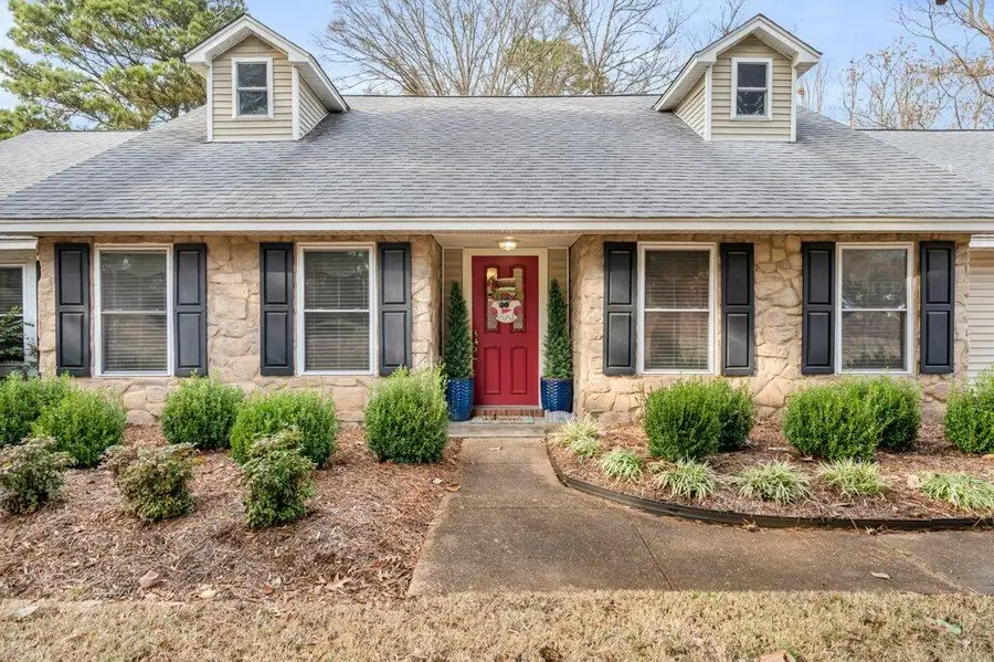 102 W Williamsburg Dr, Starkville, MS 39759 - Image #2