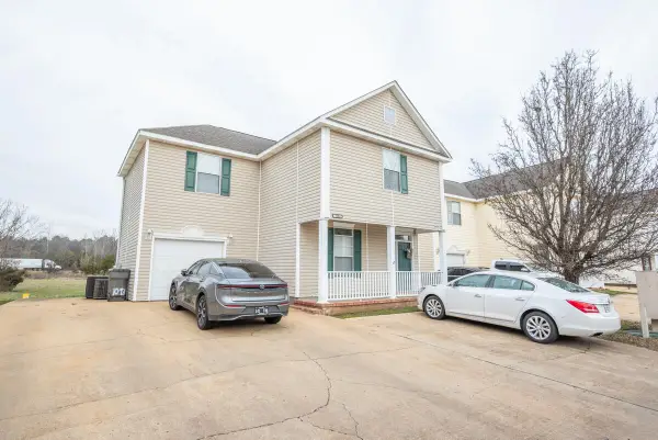 1093 St Andrews Ln, Starkville, MS 39759