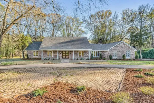 113 Clairmont Cir, Starkville, MS 39759