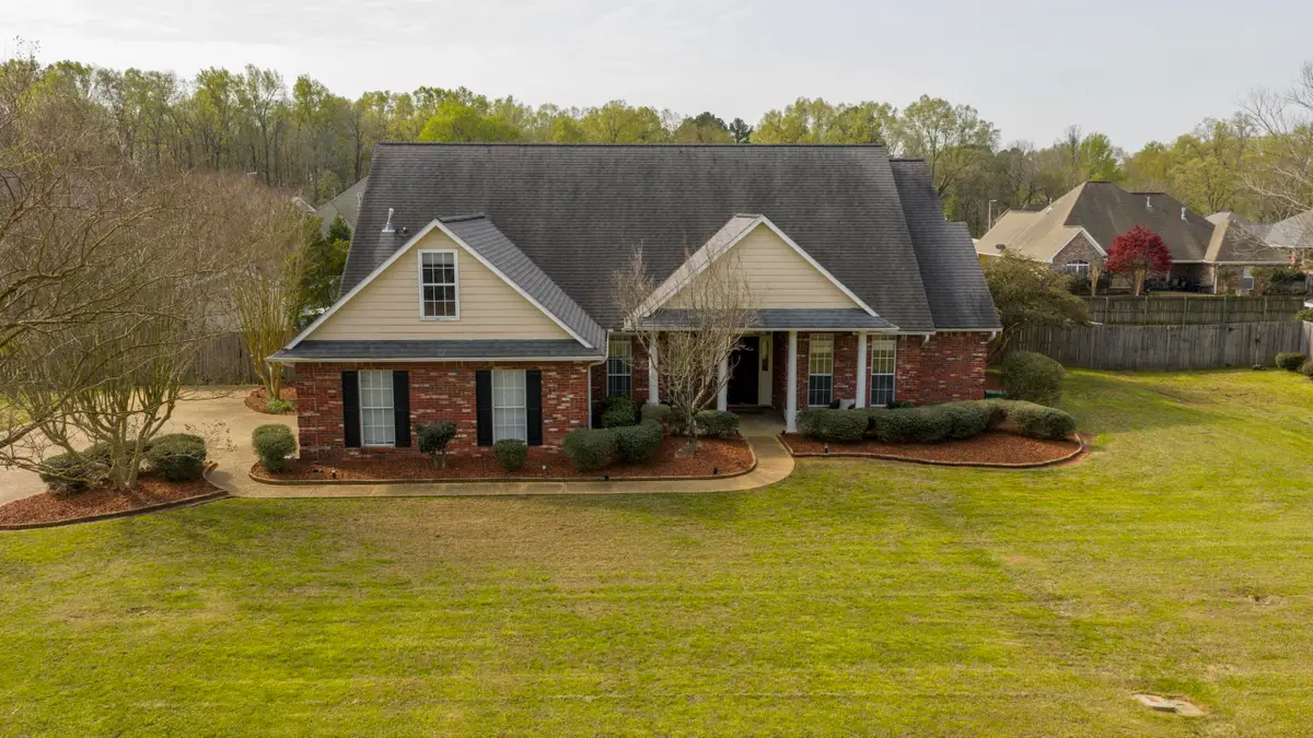 207 Gardenia Dr, Starkville, MS 39759 - #1