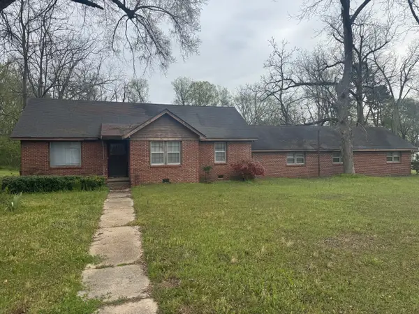 98 Calhoun, West Point, MS 39773