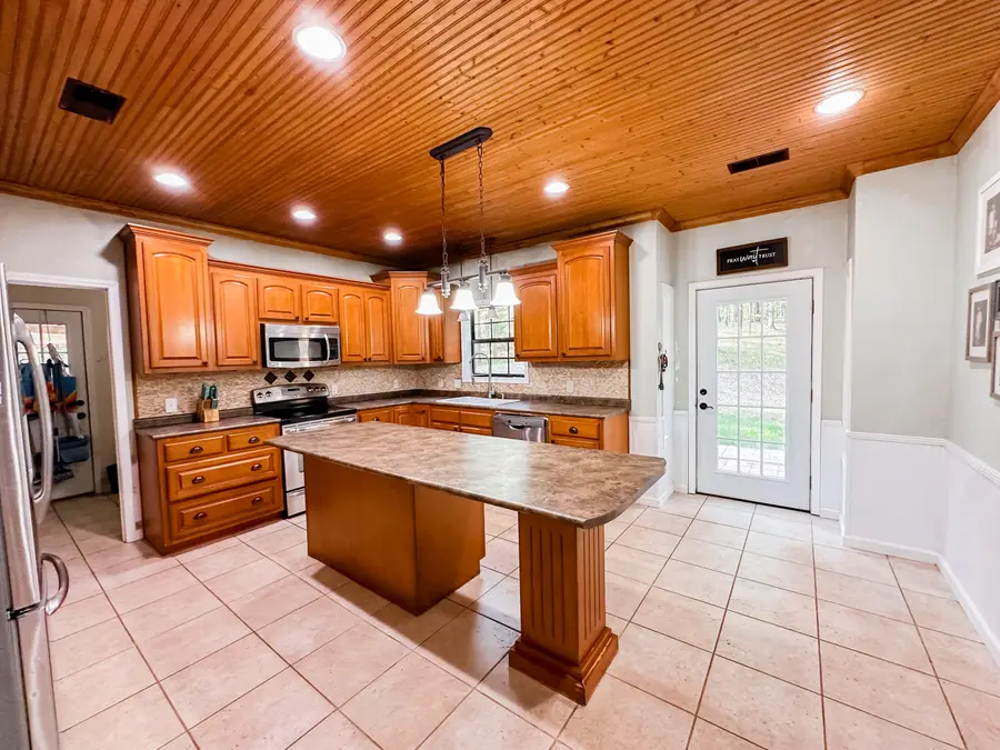 261 Bunkerhill, Columbus, MS 39705 - #2