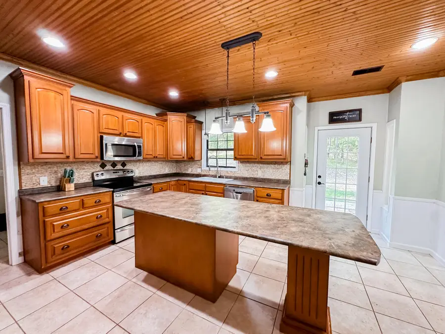 261 Bunkerhill, Columbus, MS 39705 - #3