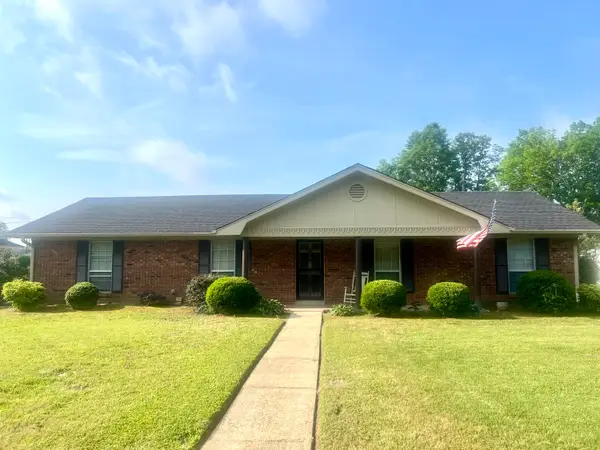 824 Skylark Dr, Columbus, MS 39702