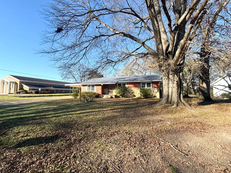201 Mccrary Dr, Columbus, MS 39702 - Image #2