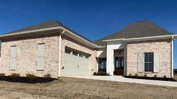 44 Grace Ln, Columbus, MS 39701