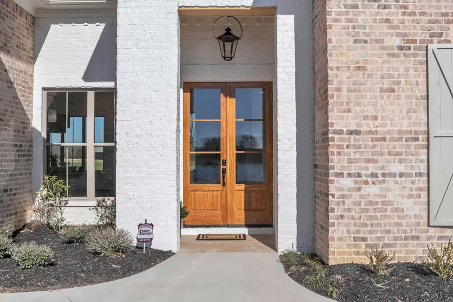 44 Grace Ln, Columbus, MS 39701 - Image #2