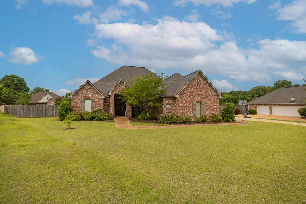 102 Iris, Starkville, MS 39759 - #1
