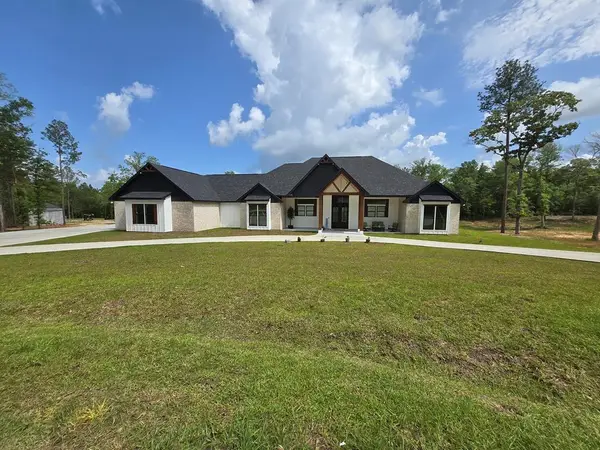 32 Forest Bluff Dr, Carriere, MS 39426