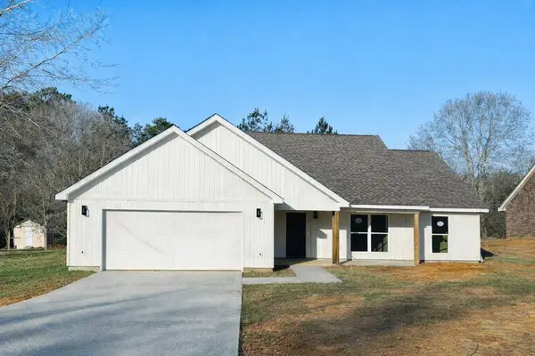 105 Summit Dr, Carriere, MS 39426