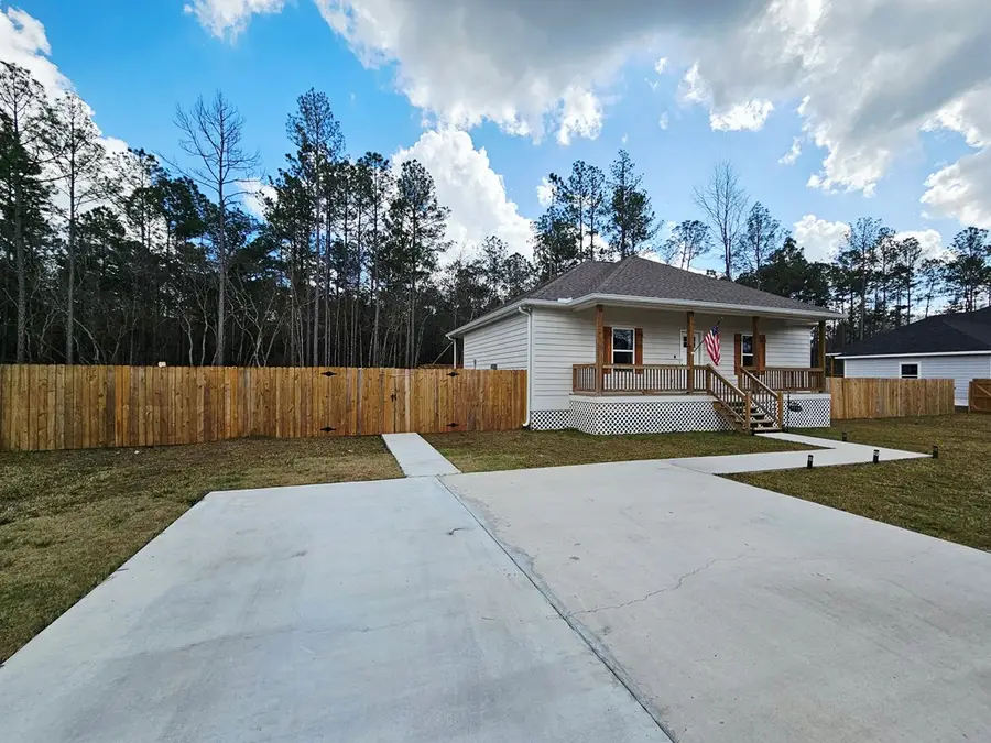 1715 E Lakeshore Dr, Carriere, MS 39426 - #2