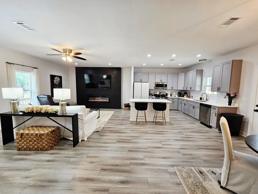 1715 E Lakeshore Dr, Carriere, MS 39426 - #3