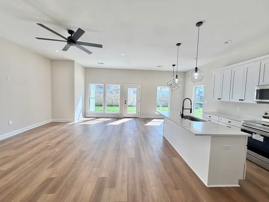 197 S Jackson Ave, Picayune, MS 39466 - #2