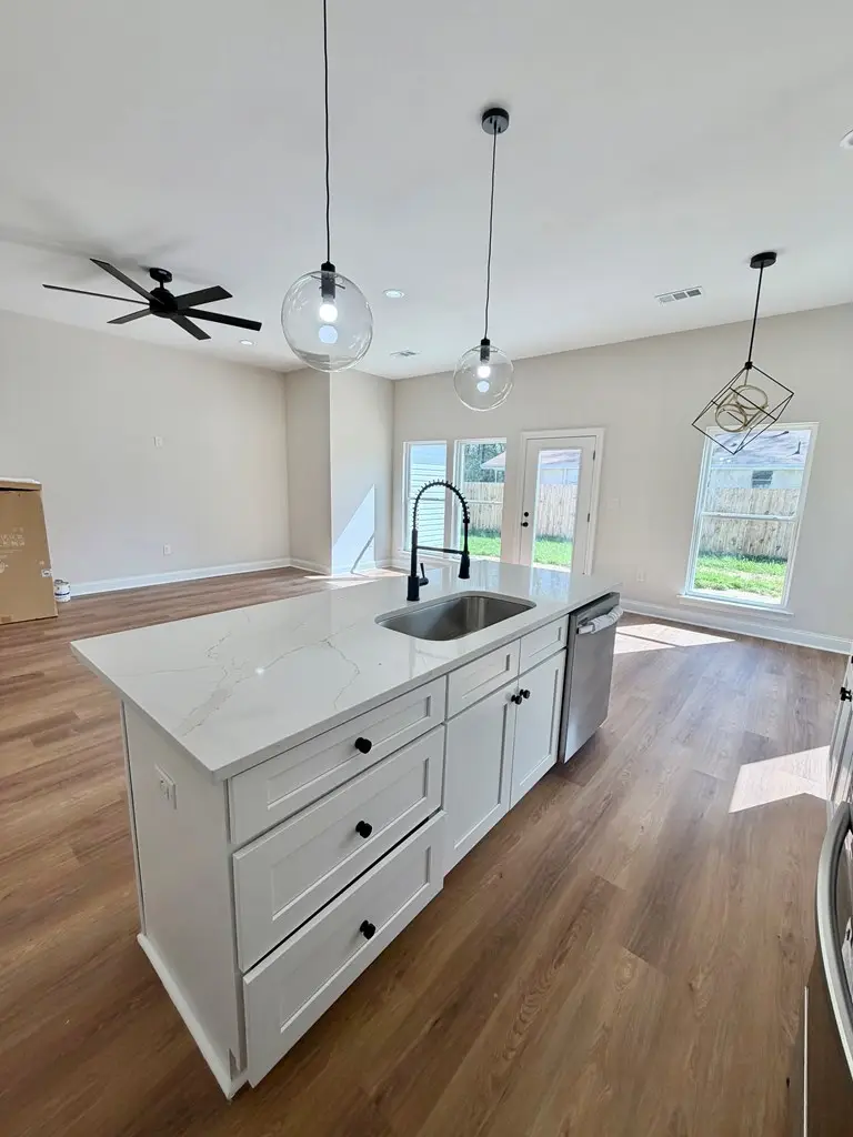 197 S Jackson Ave, Picayune, MS 39466 - #3