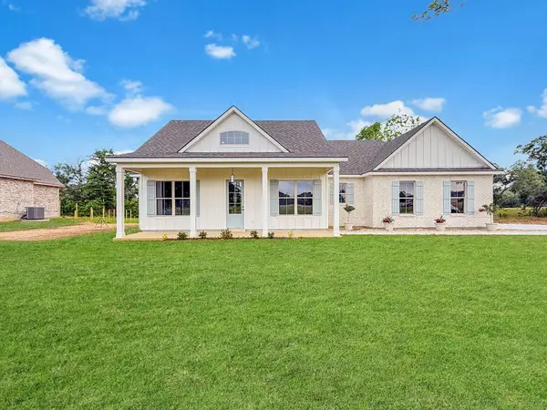 30 S. Caesar Oaks Drive, Carriere, MS 39426