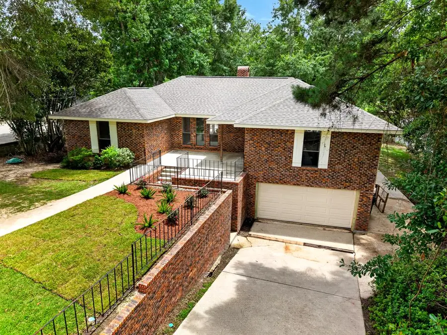 1008 E Lakeshore Dr., Carriere, MS 39426 - #3
