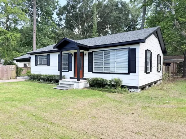 1221 Manning St, Picayune, MS 39466