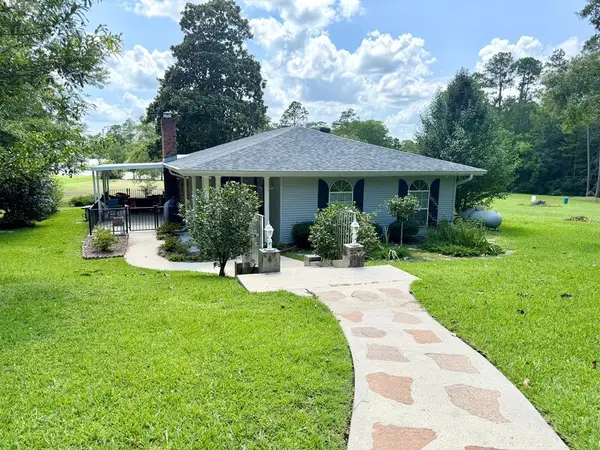 708 Lakeside Drive, Carriere, MS 39426