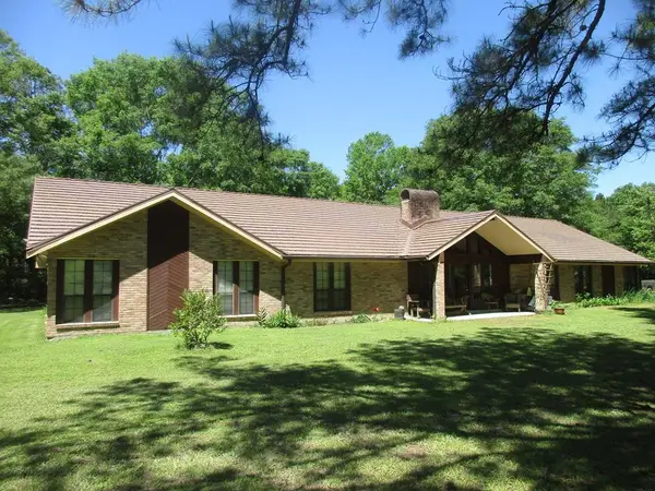 65 Lakeview Rd, Picayune, MS 39466