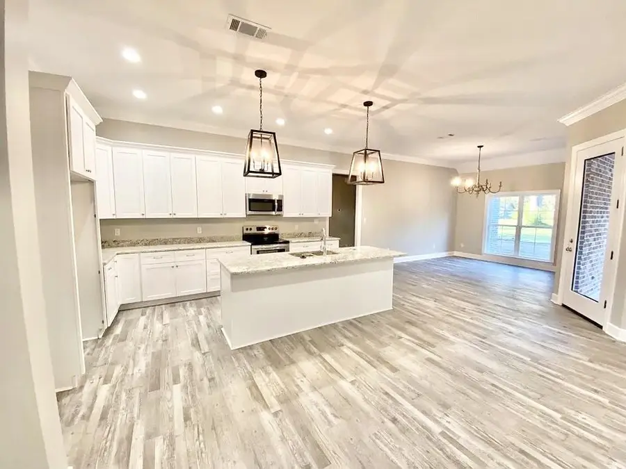 17 Leanne Dr., Picayune, MS 39466 - #3