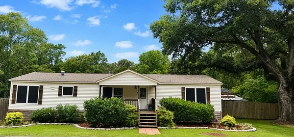 74 Nine Oaks Rd, Carriere, MS 39426