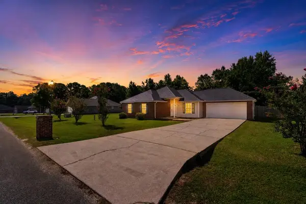 24 Hunters Trace, Picayune, MS 39466