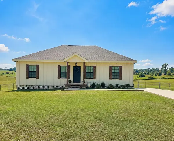 8 C W Moore, Carriere, MS 39426