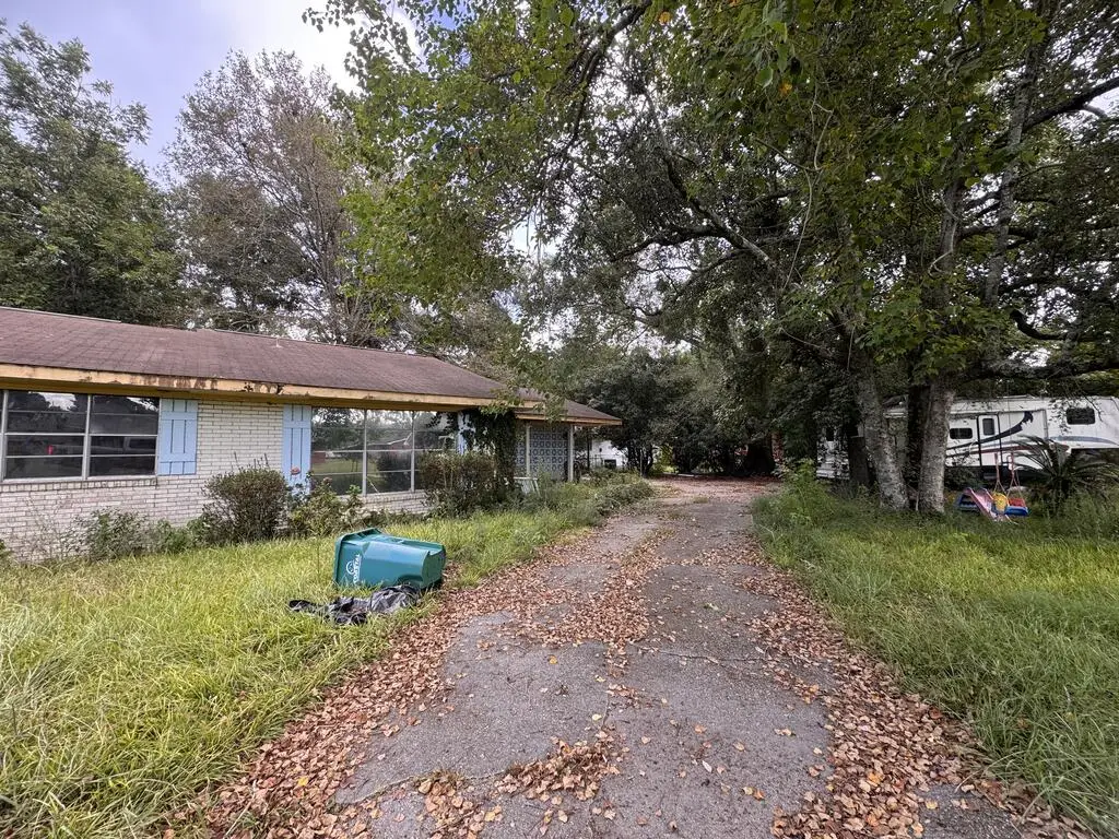 106 S Elmwood St, Picayune, MS 39467 - #1
