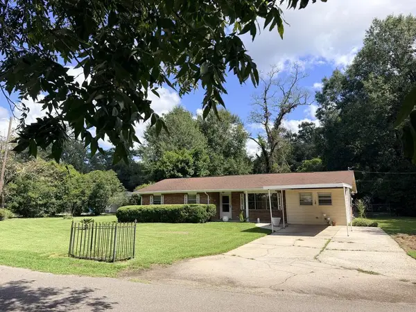 110 Huntington Dr, Picayune, MS 39466